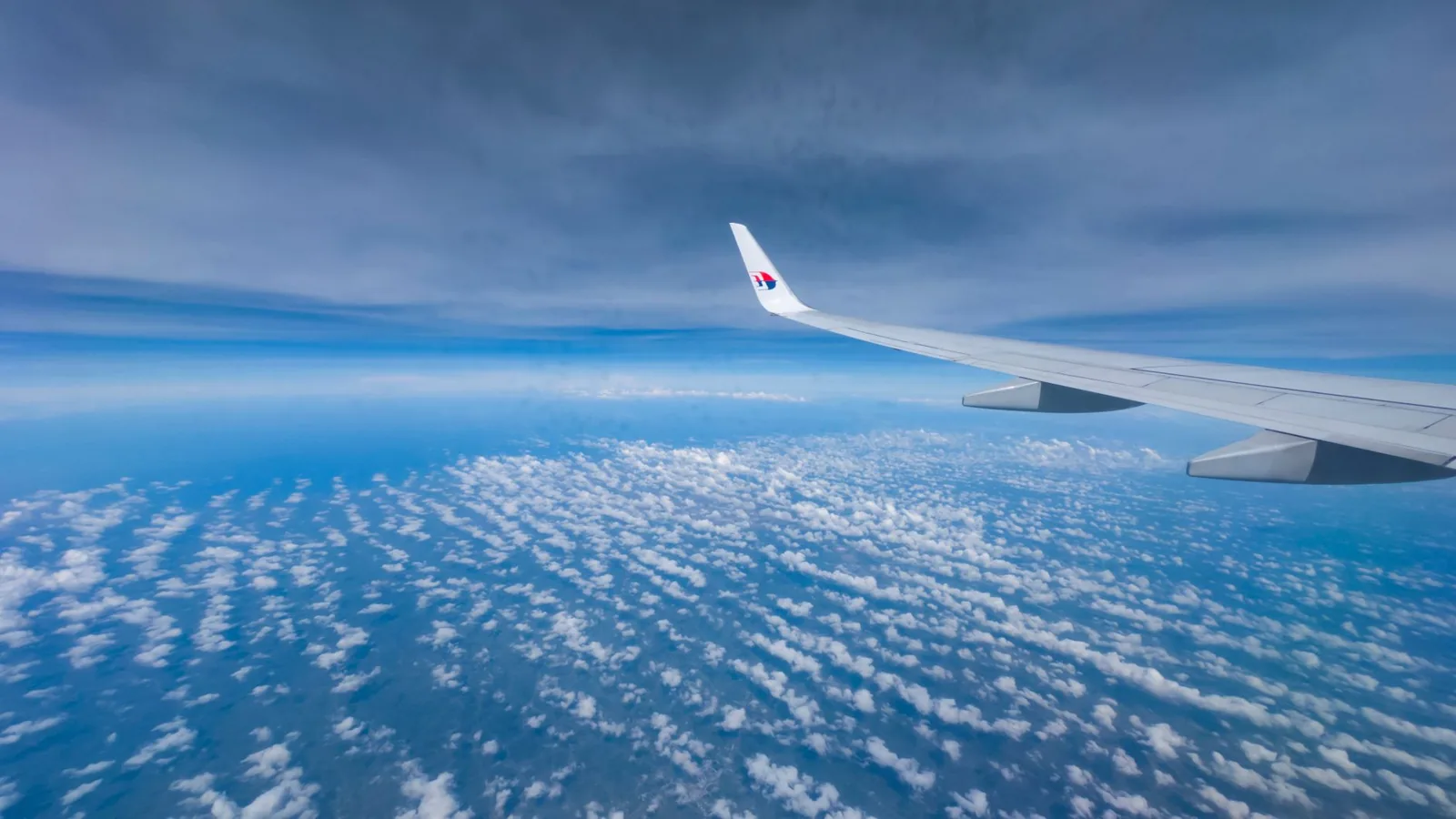 Red eye flight vs day flight comparison of costs and schedules
