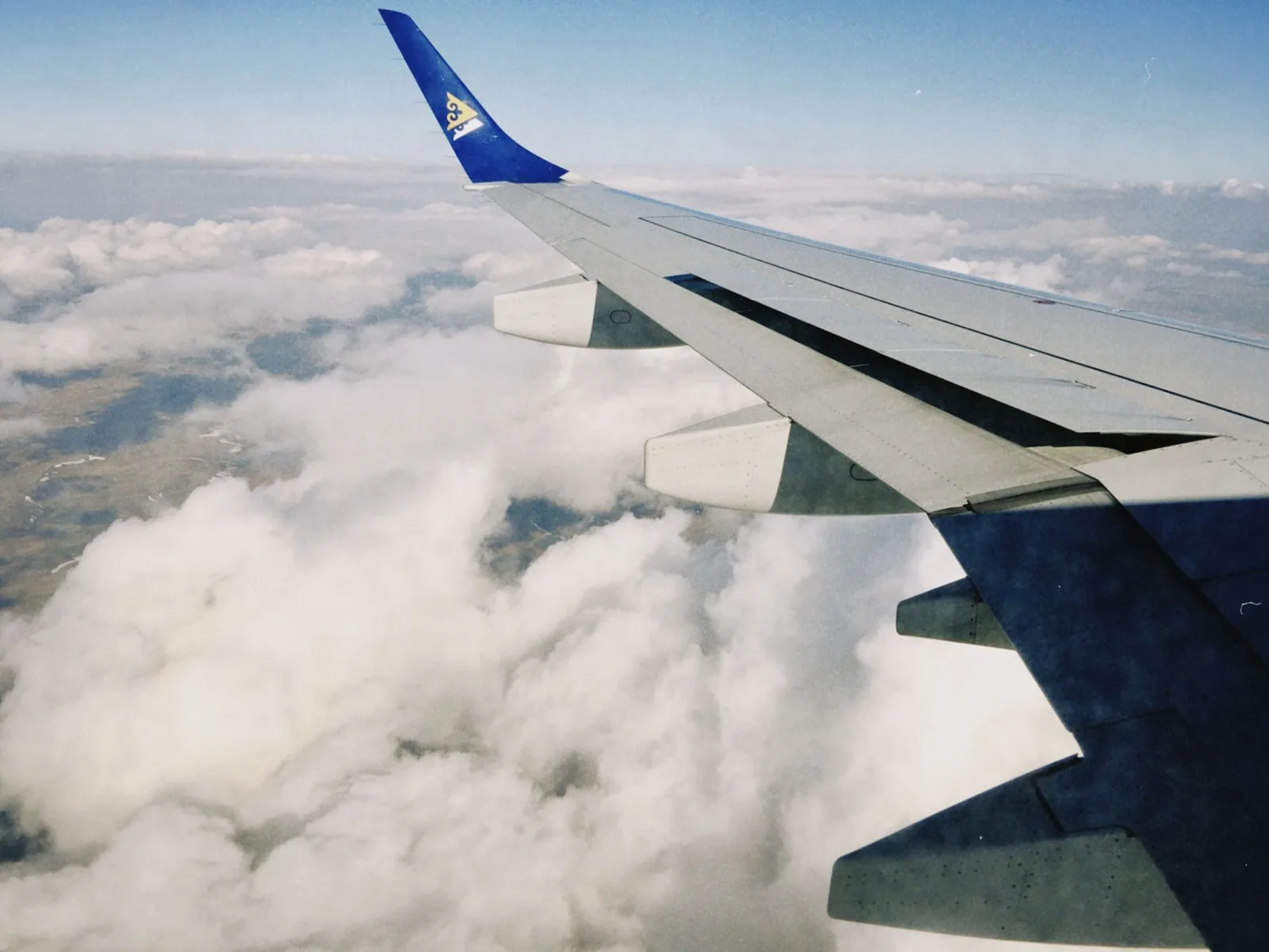 domestic flight price comparison chart showing round-trip fares by route