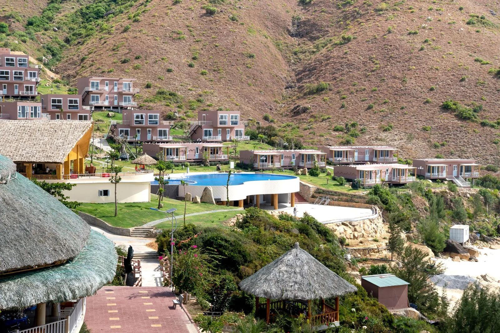 villa vs hotel cost comparison for a family vacation