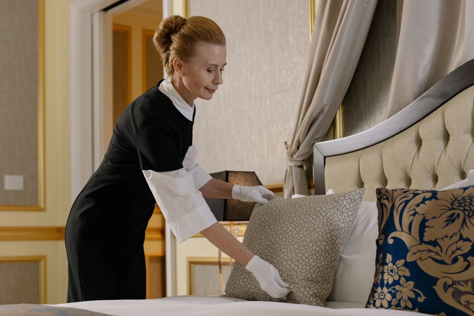 5 star hotel vs 4 star room and bedding comparison