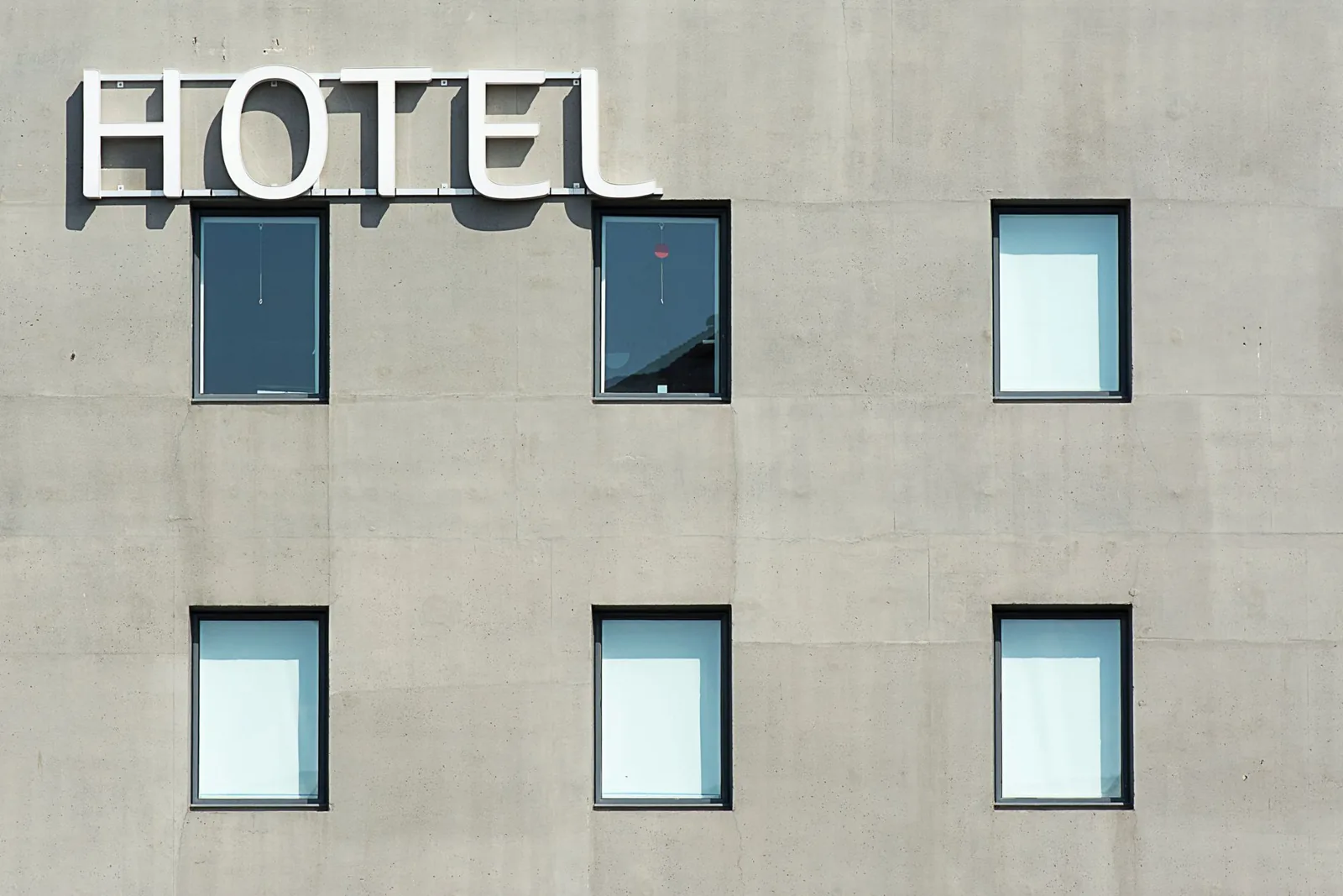 Hotel reception desk where guests resolve cancellation fee concerns