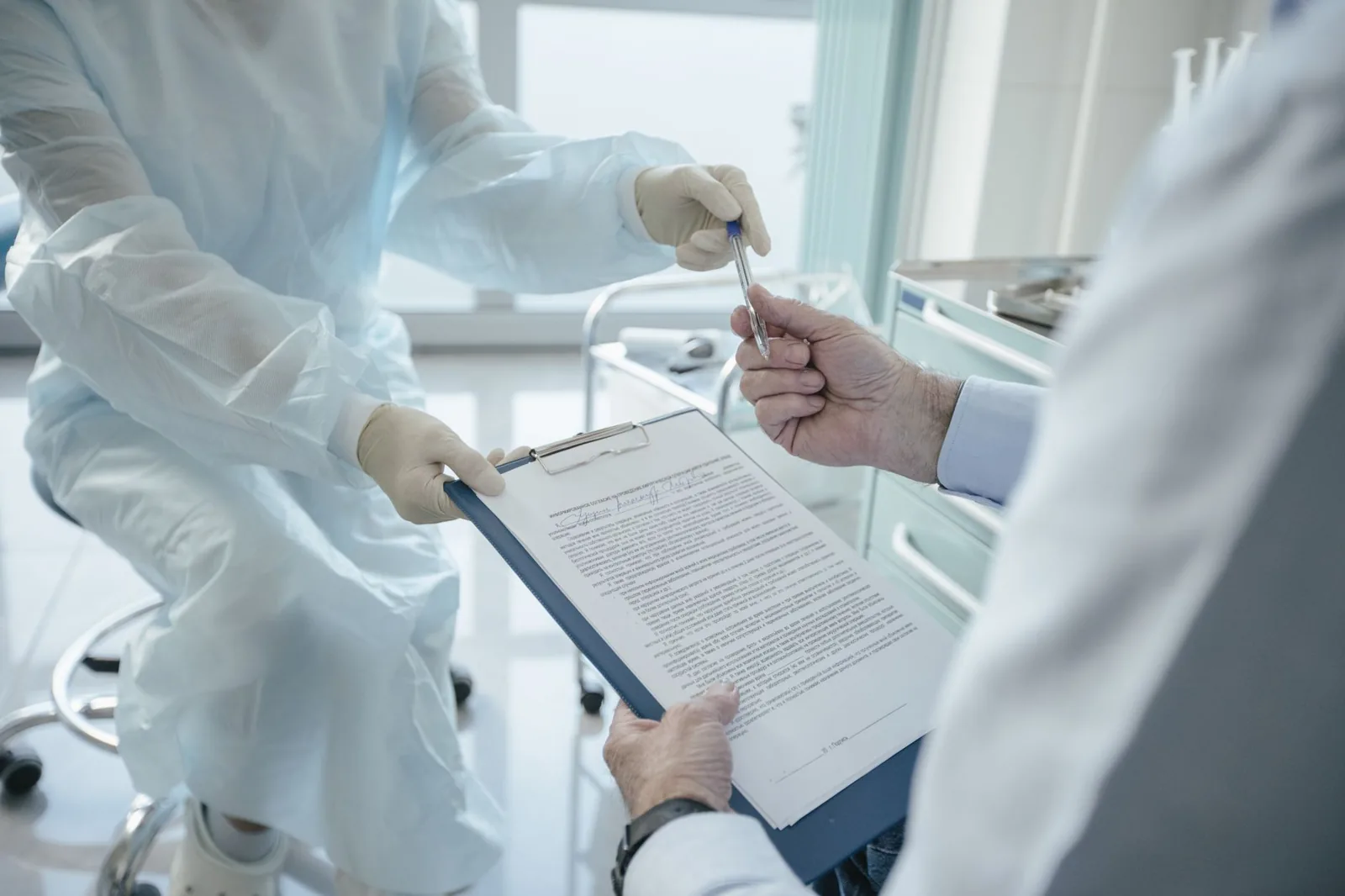 Comparison of travel insurance plan limits for travelers with chronic illness